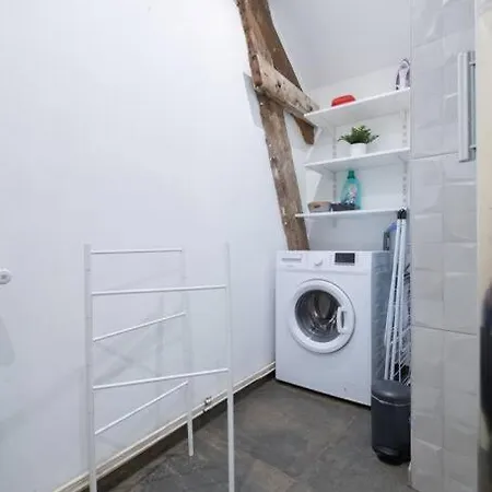 Apartment Spacy Rock